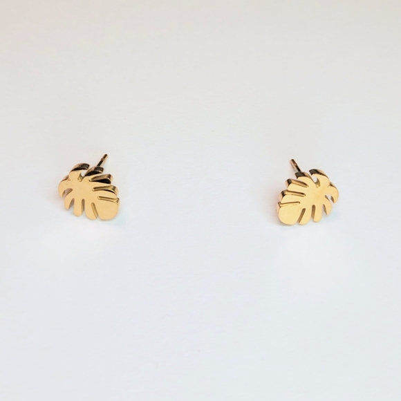 Trendy Monstera leaf shaped stainless steel earrings in rose gold color. New - Picture 4 of 5
